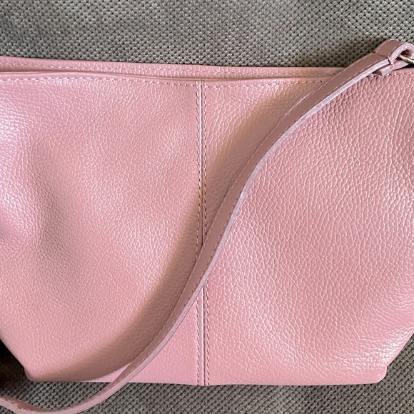 Handbags - 🎀Dusty Rose Genuine Leather Crossbody Hobo Purse. Like New.